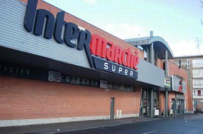 Seorang Nenek Terkunci di Supermarket saat Tahun Baru